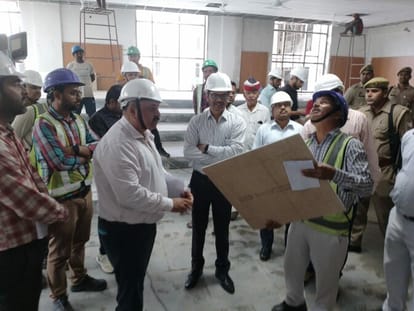 Pilibhit News: अतिरिक्त श्रमिक लगाकर समय से पूरा करें मेडिकल कॉलेज भवन का निर्माण Complete the construction of the medical college building on time by employing additional labor