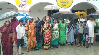 People's life is difficult due to the water of the pond entering many houses