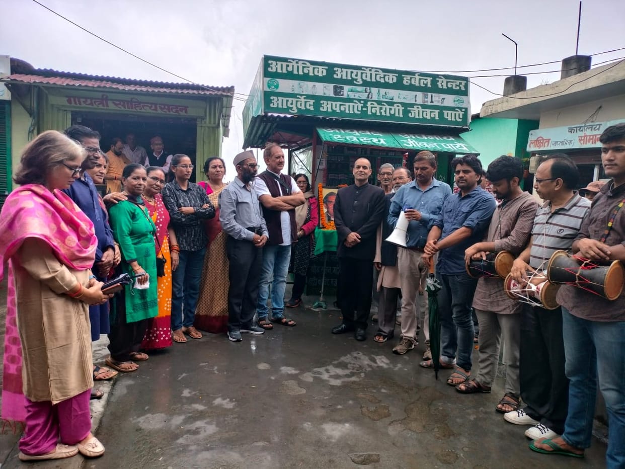 Jankavi Girish Tiwari remembered Girda