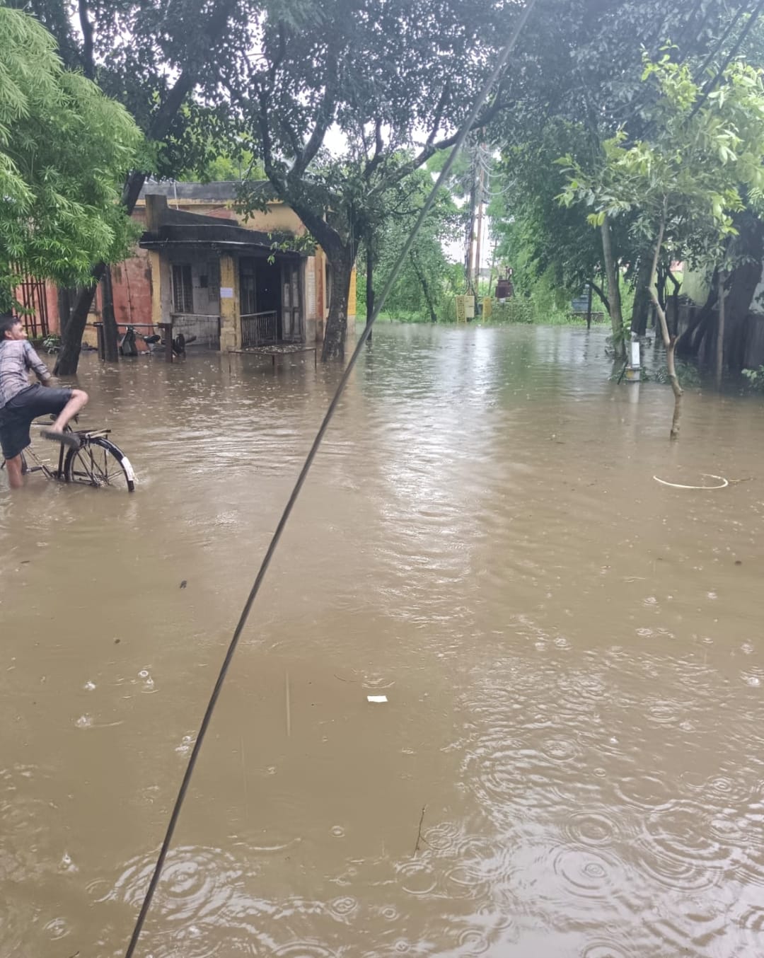 Rainstorm, temple and house collapsed, two injured