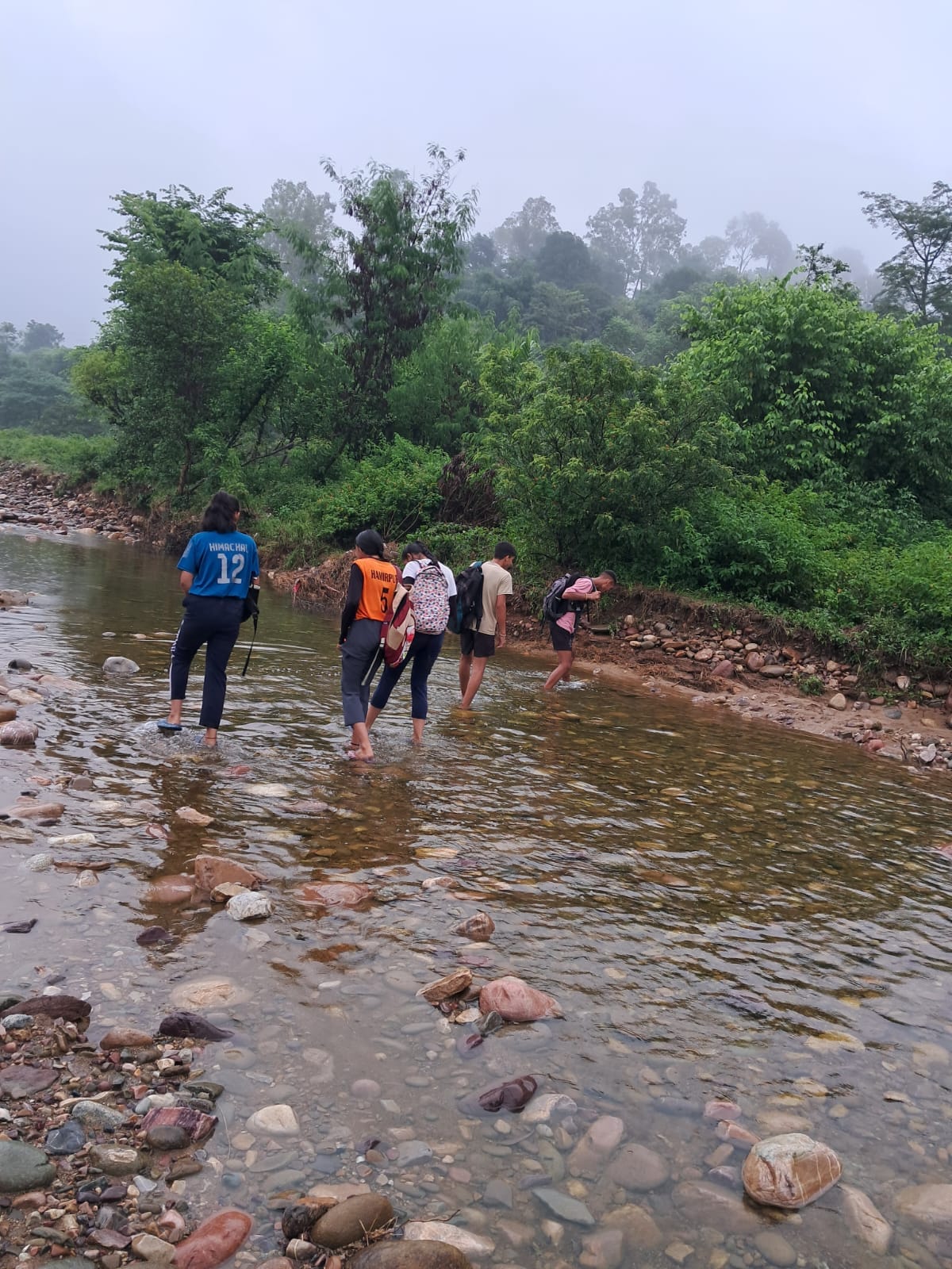 Fear of flood in Chanth Khad, parents reached Badhani school