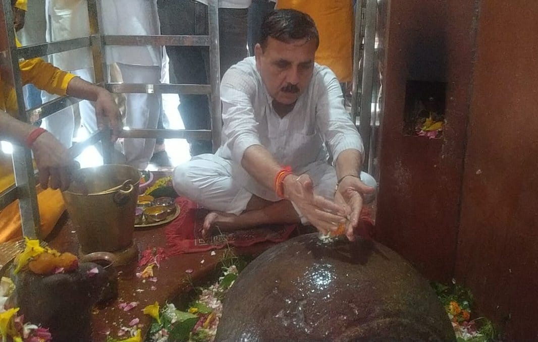The woman had thrown a piece of meat at the shrine in Totke