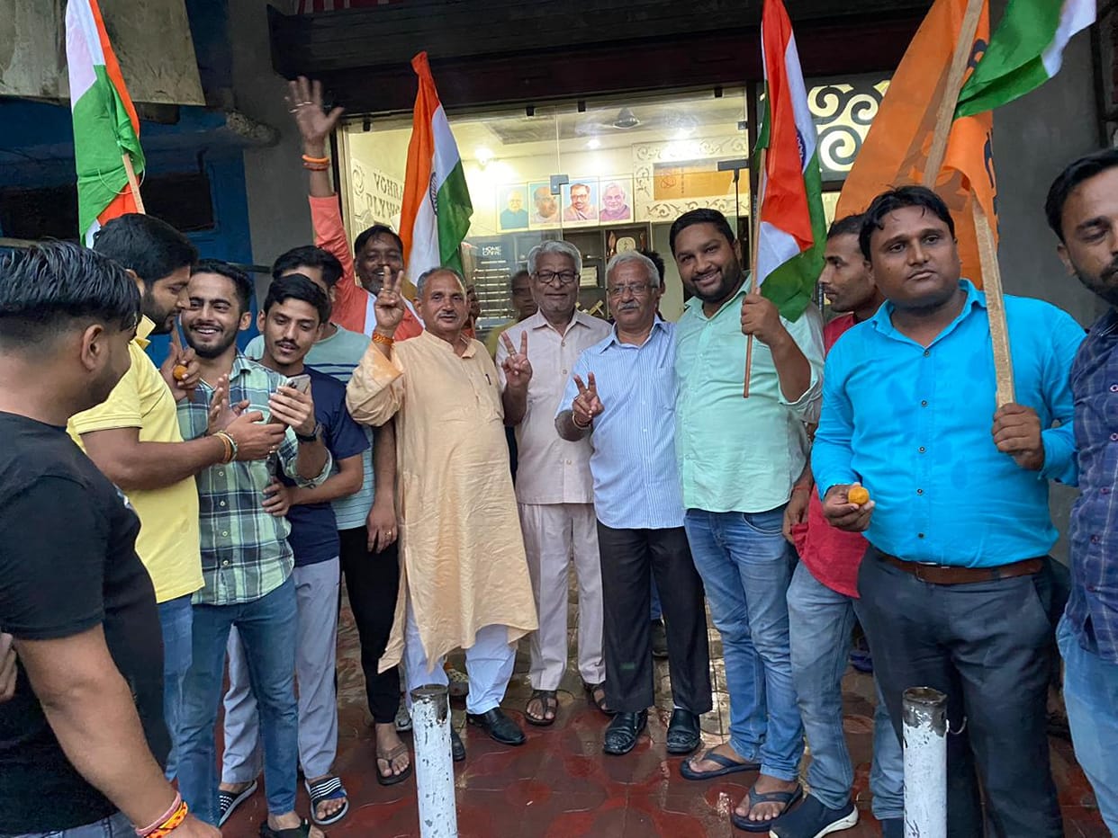 Tricolor hoisted on the moon, celebration celebrated across the district