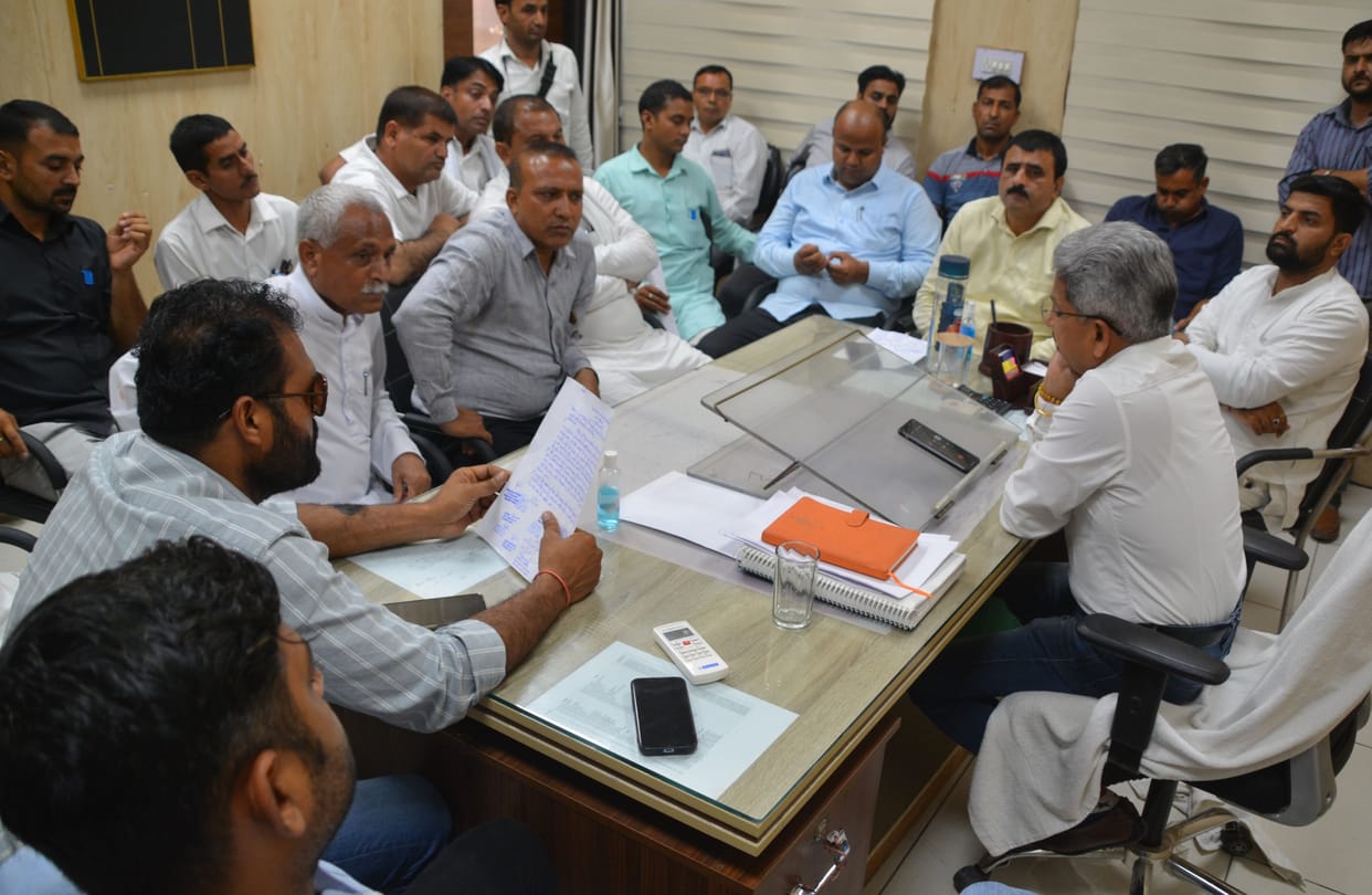 The process of allotting two Vita booths to the relatives of the employees was canceled due to opposition from the councilors.