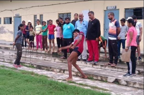 Savita and Amitashu topped in the game of gilli danda