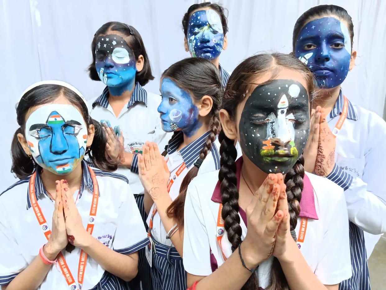 Students danced with joy as soon as Chandrayaan-3 landed