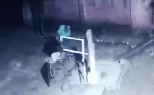 Thief caught in CCTV camera while stealing motor