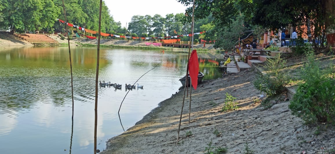All the rivers are in spate, Gomti stopped even after blowing crores