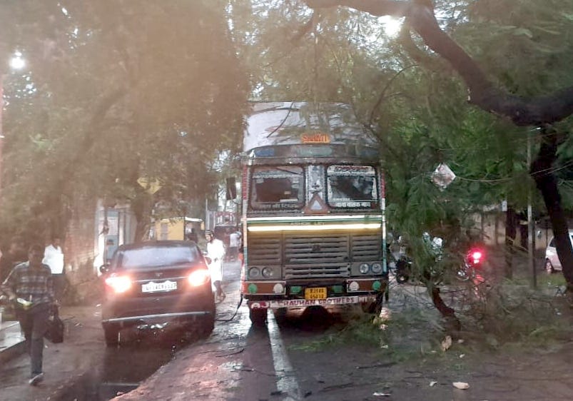 Entry of heavy vehicles in no-entry, alarm bells