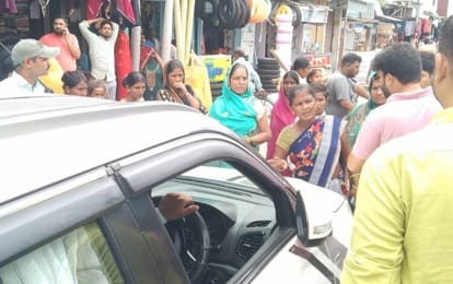 Women surrounded EO's car after reaching municipality office