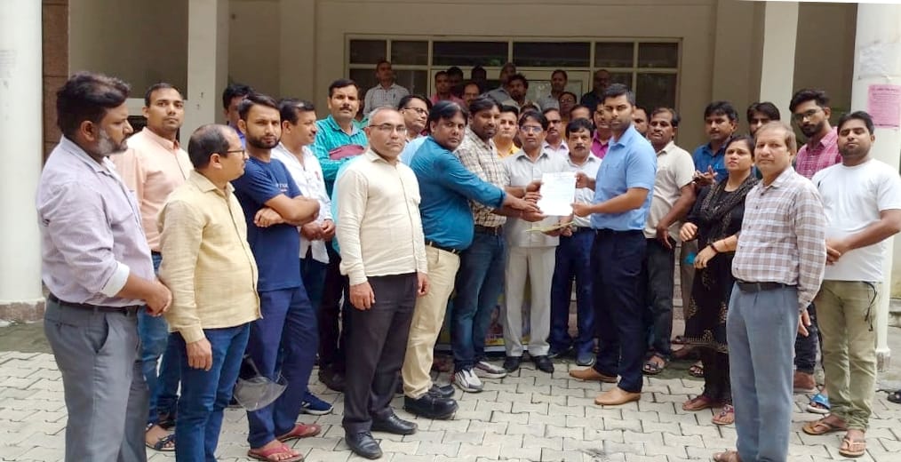 The teachers submitted a memorandum to the Collectorate