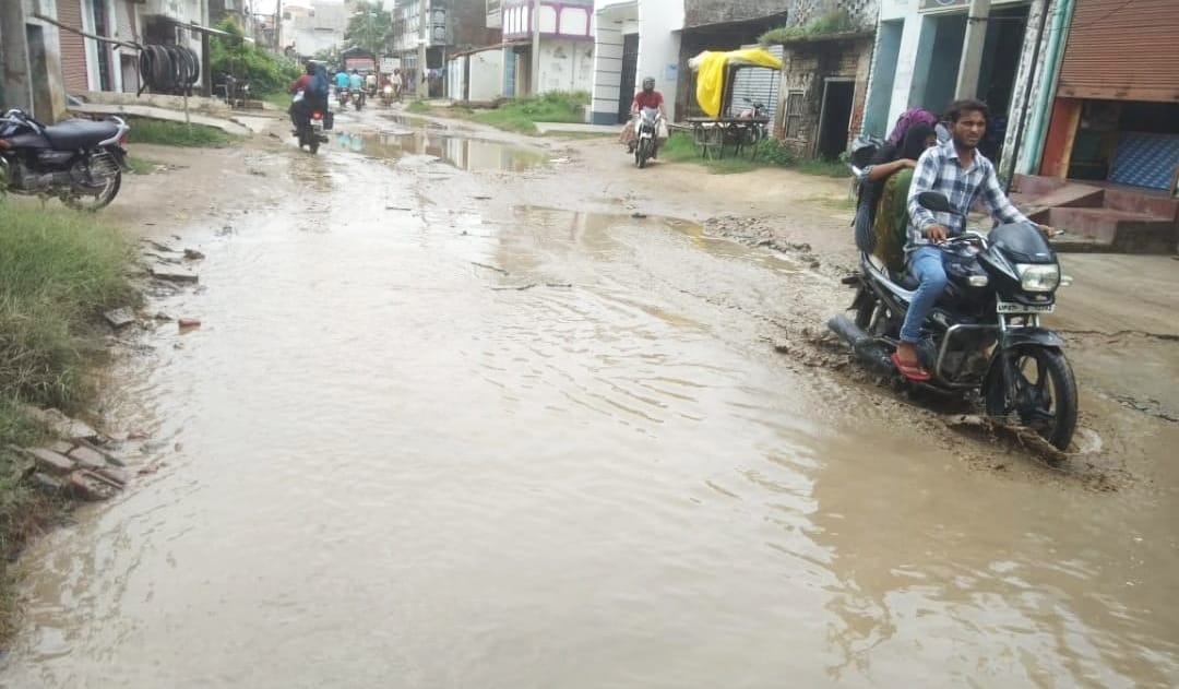 Road became pond, trouble in traffic