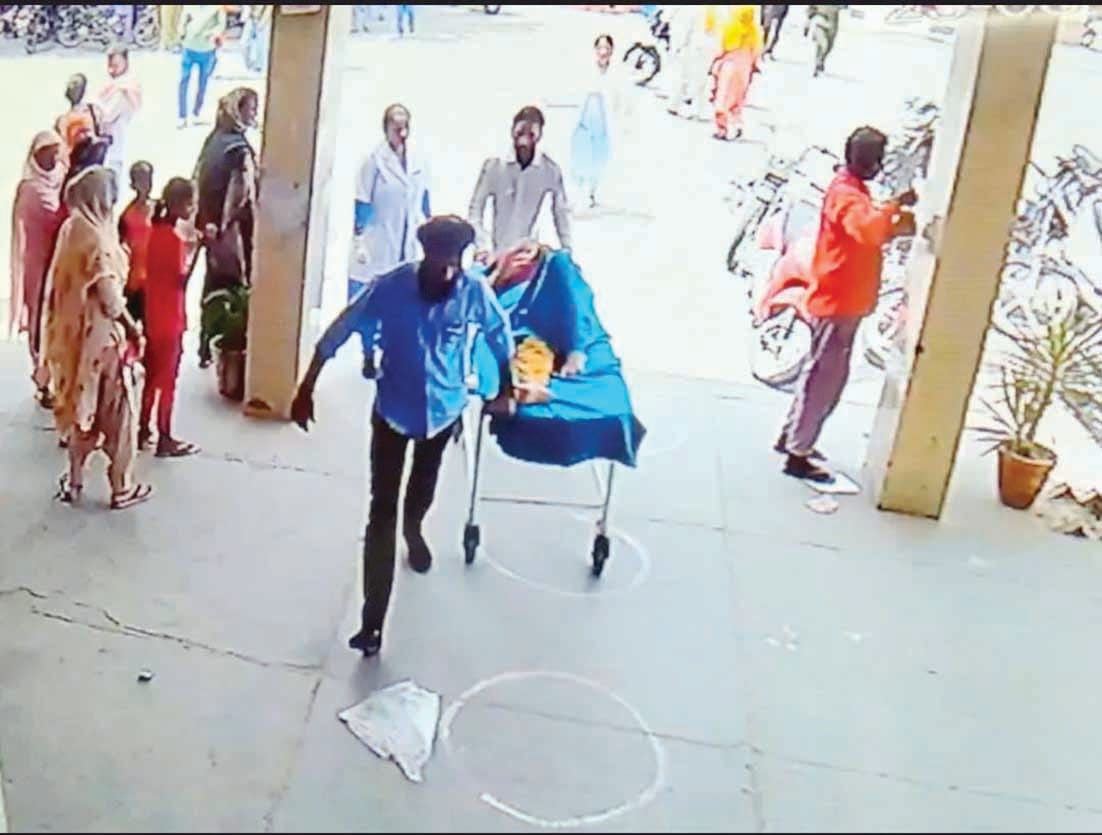 Doctors got the delivery done in a private bus, could not save the newborn