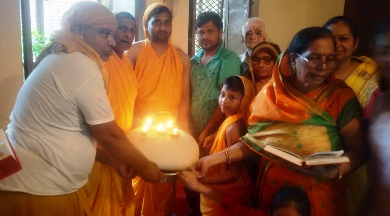 23 kg laddoos were offered by Shanti Dhara