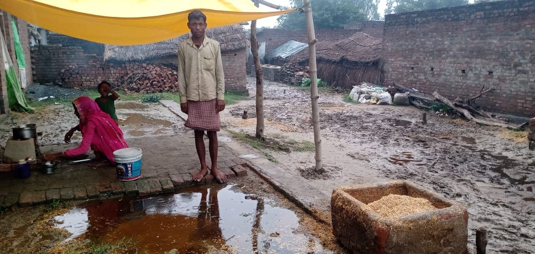 Villagers yearn for food and water in submerged villages