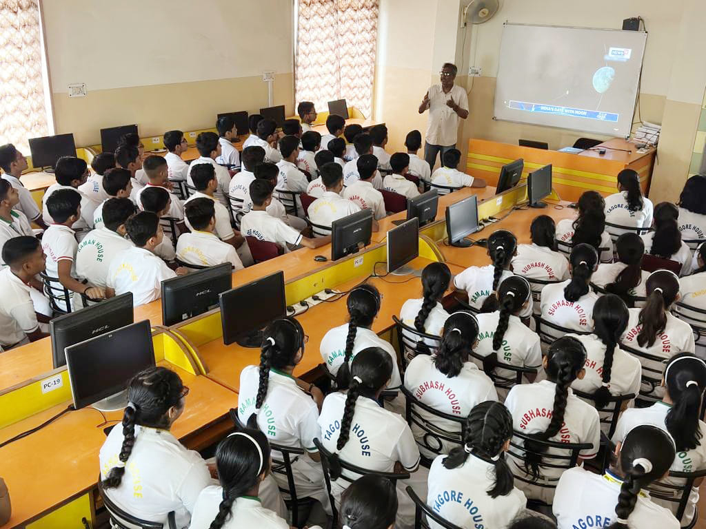 Chandrayaan-3's landing scene shown in schools, celebration celebrated