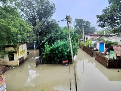 Village Chandia Hazara surrounded by flood of Sharda river