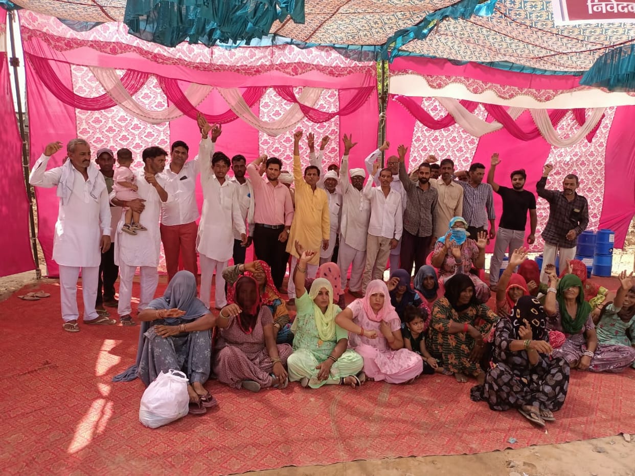 Reaching the garbage disposal plant, women took over the protest
