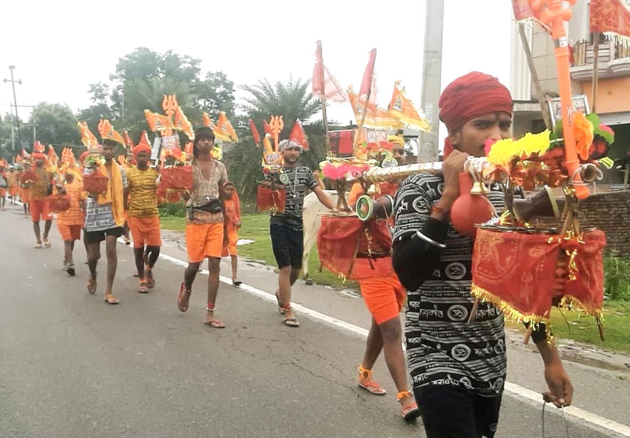 Bhole's cheers echoed on the highway before Jalabhishek