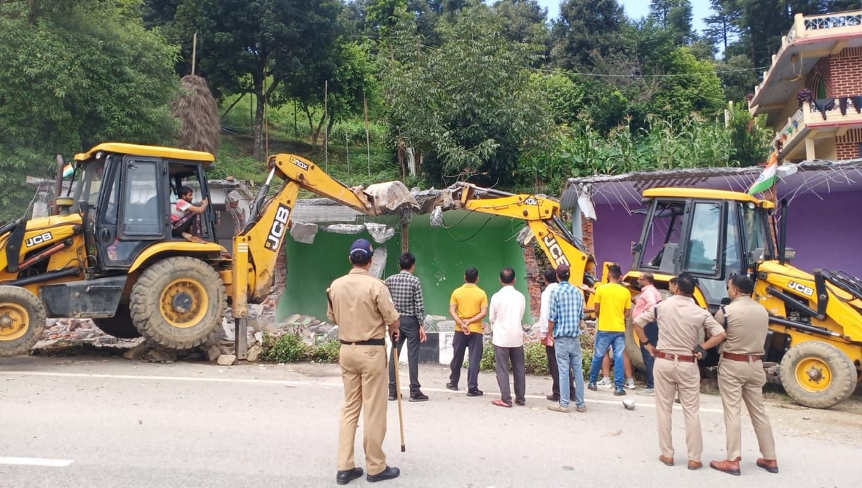 Administration's bulldozer on encroachment along NH