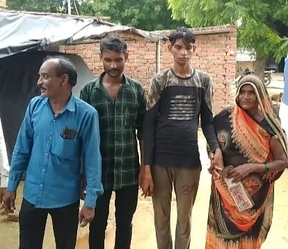 15 years ago in Jhansi Shahrukh met his relatives in Dhema village of Belha