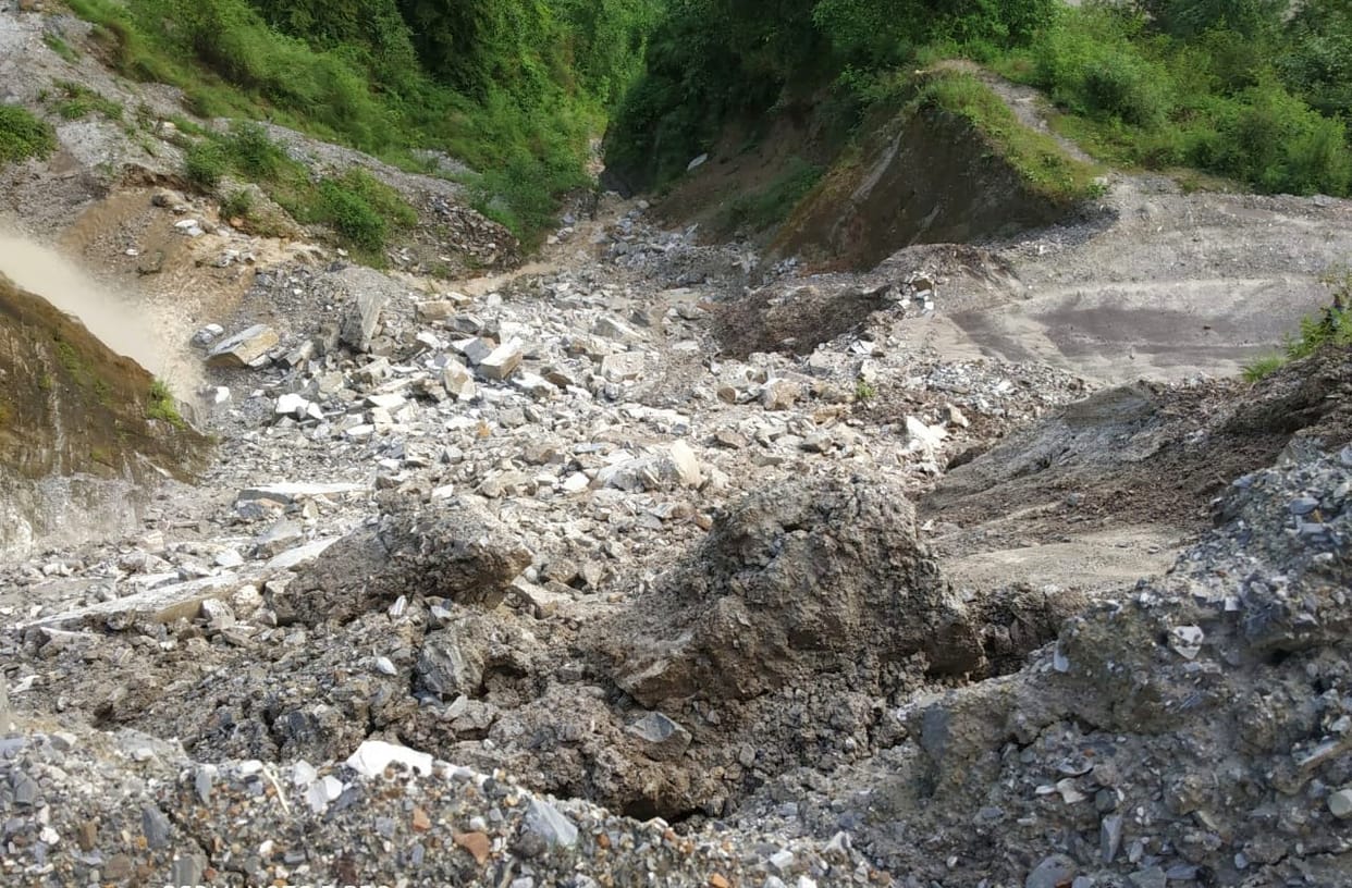 17 border roads closed, thousands of people affected