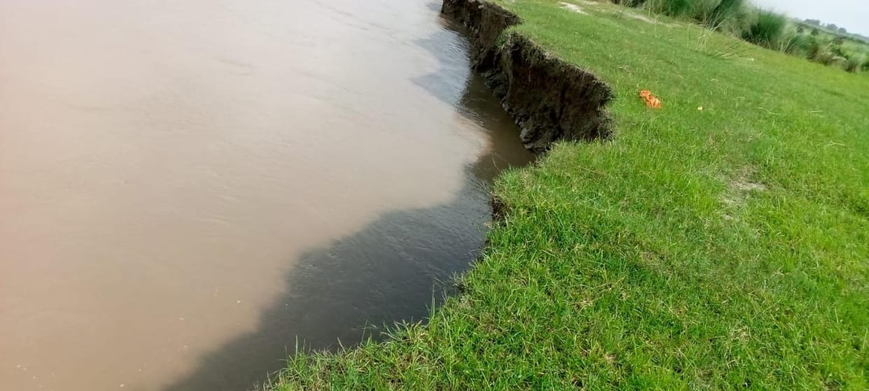 land drowned in the river
