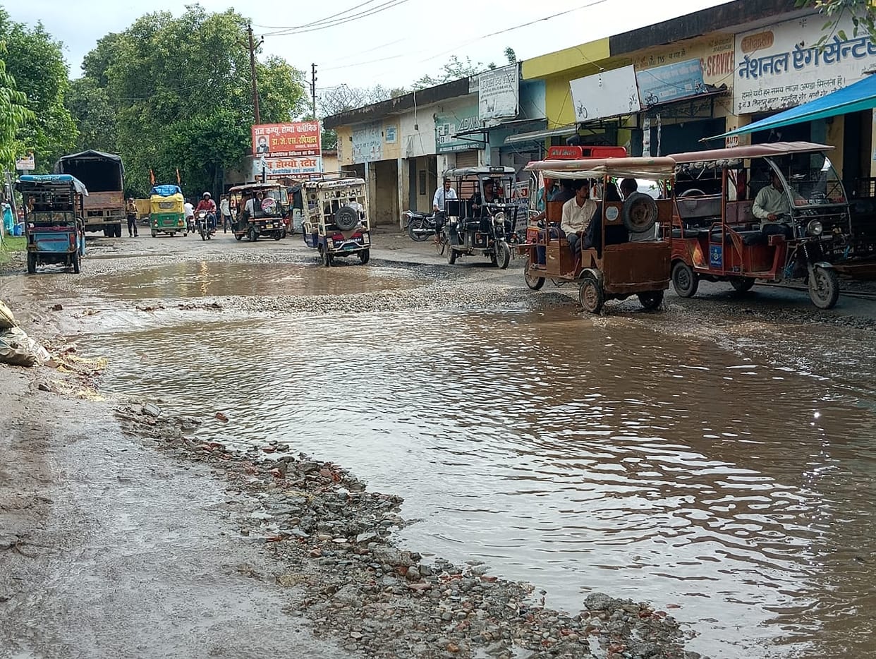 It has been raining for three days, now waterlogging has become a problem