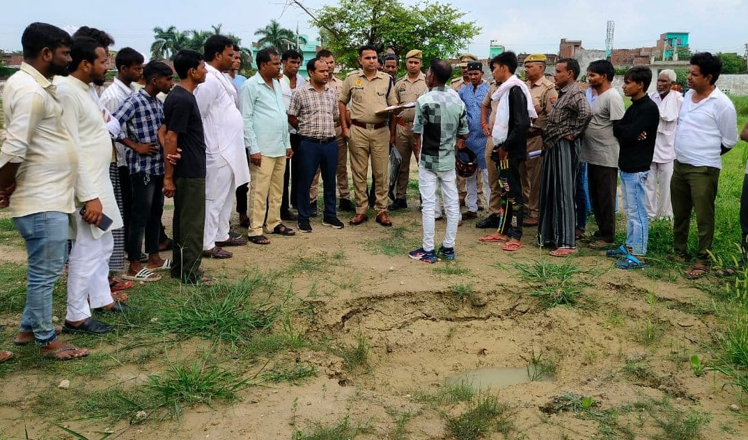 Police reached the cemetery to remove the dead body, the family forgot the daughter's grave
