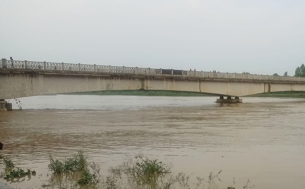 Rapti desperate to touch warning point