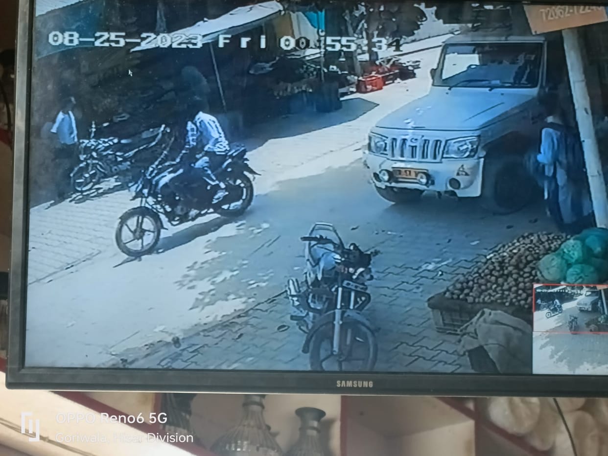 Masked absconding snatched old woman's earrings
