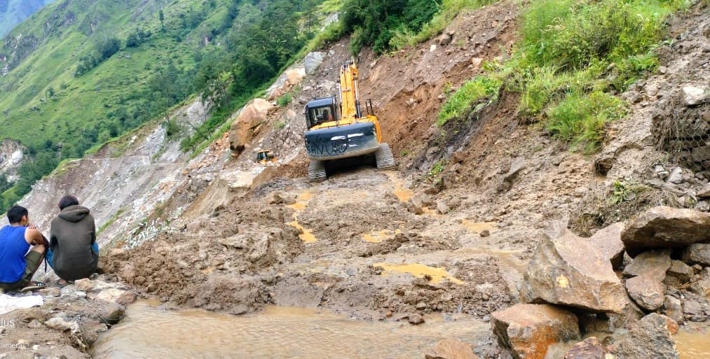 Road connecting China border closed for the third day