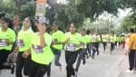 अनूपशहर में आयोजित ग्रामीण हॉफ मैराथन में भाग लेती छात्राएं। संवाद