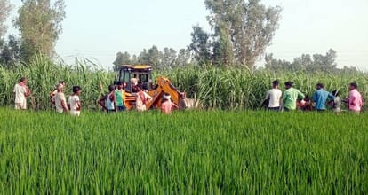 Illegal encroachment removed from the pond on the orders of SDM