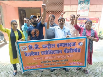 Expressed protest by tying black ribbon