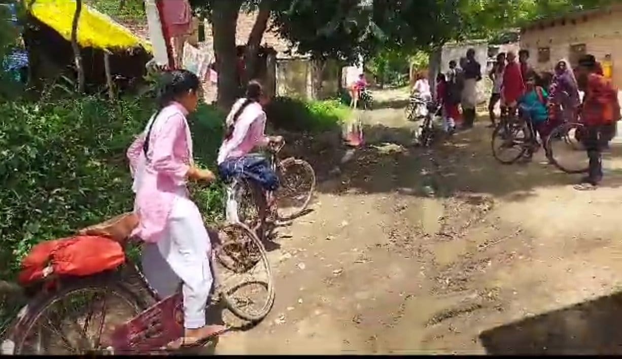 School children forced to pass through dirty water on the way