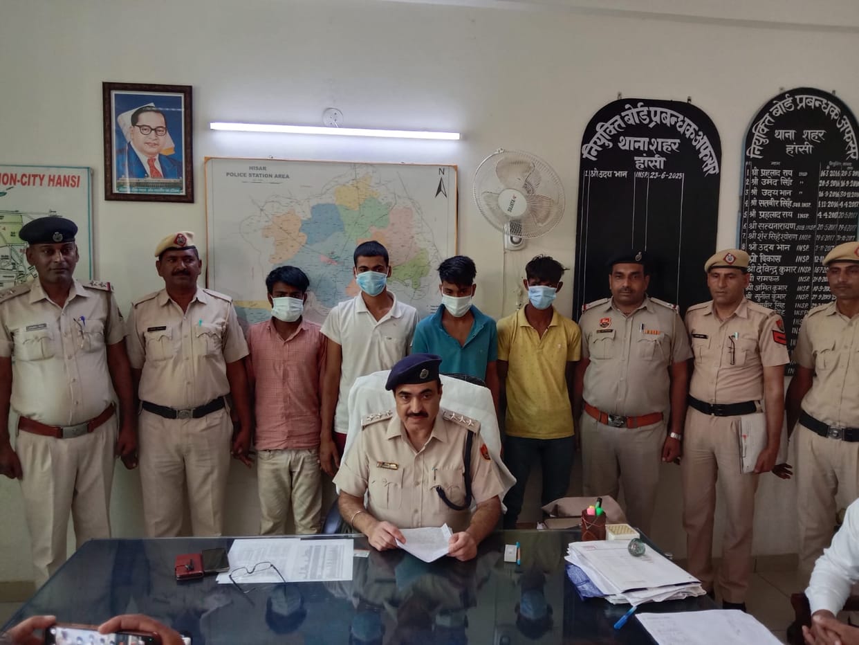Two accused who came to rob gas agency owner and hotel operator arrested with pistol