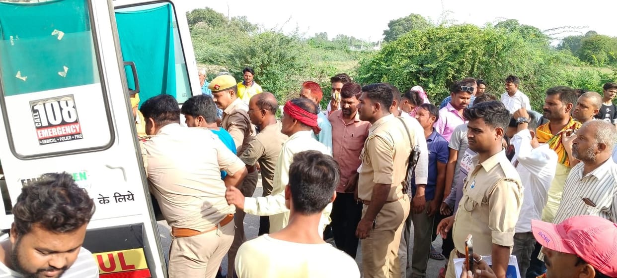 Bike collided with wall, young man died, fellow injured