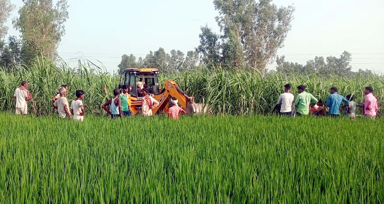 Illegal encroachment removed from the pond on the orders of SDM
