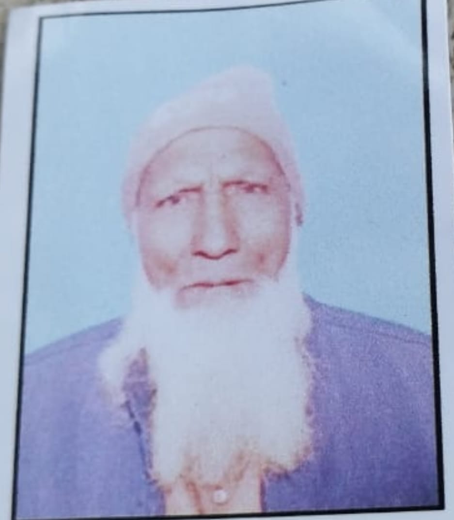 Sand-laden tractor-trolley trampled the old man, people protested over his death