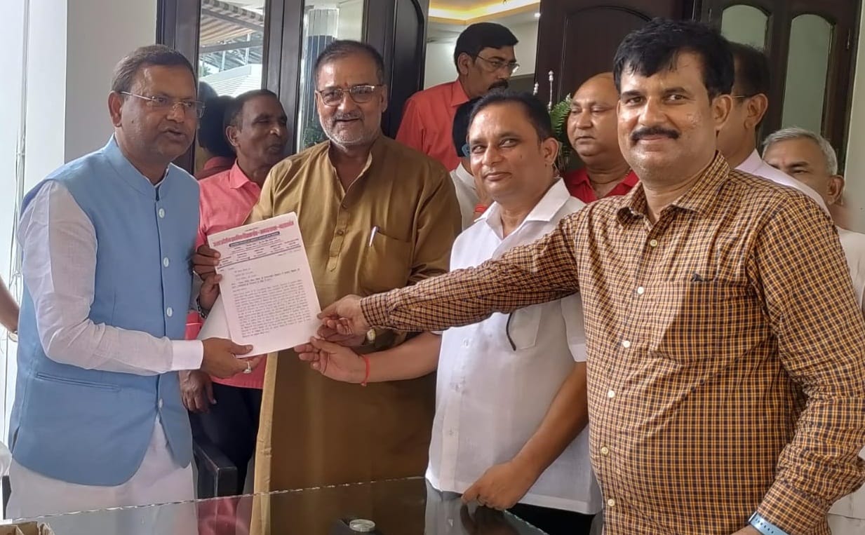 Primary teachers union submitted memorandum to Union Minister for cancellation of notice