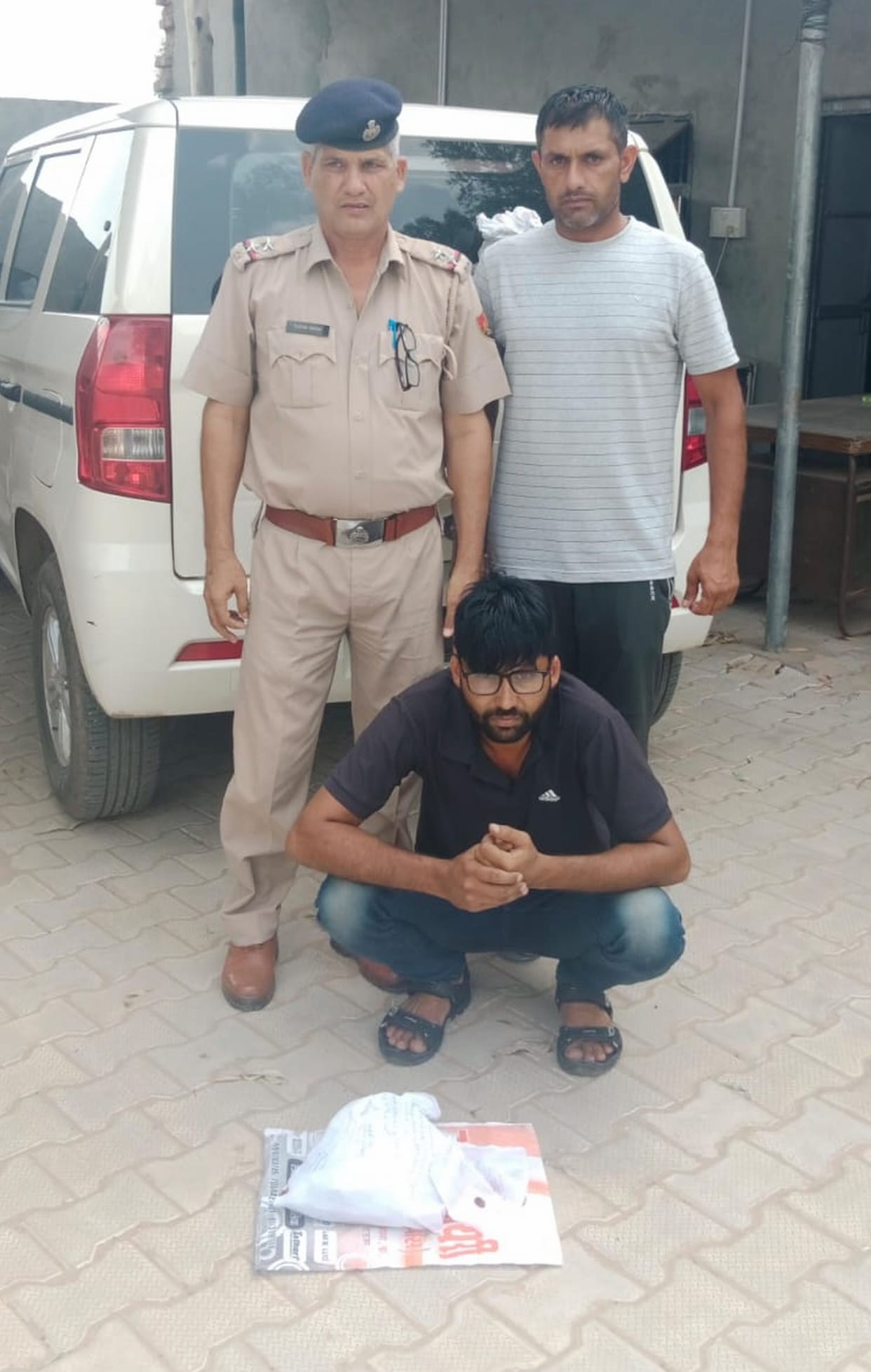 Bike rider from Rajasthan arrested with 1.665 kg charas