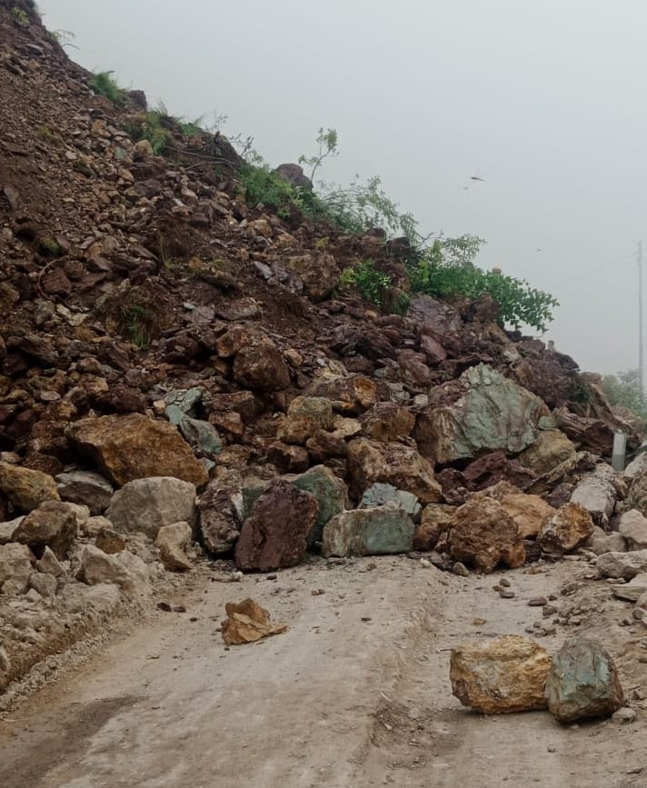ponta-silai nh closed for two hours in kamrow due to landslides