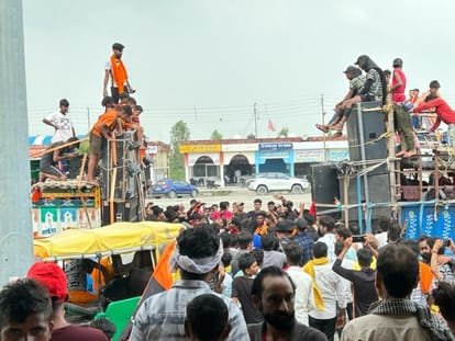 Crowd of Shiva devotees on the roads, the highway will open today