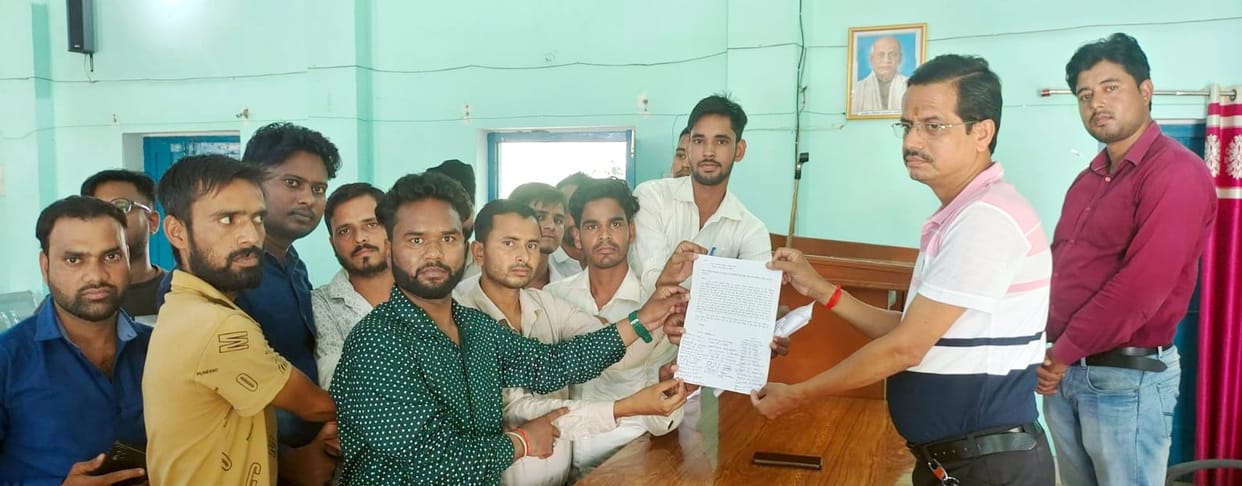 Argument between head and panchayat assistant