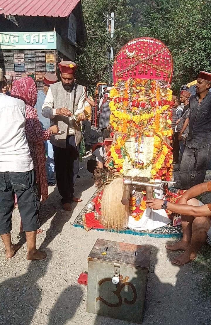 Bijli Mahadev left for Manikarna for royal bath