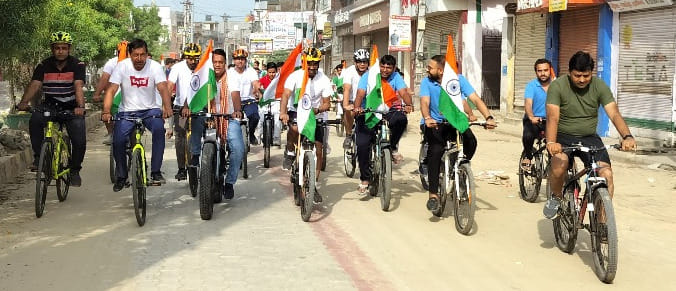 Message of environmental protection given by cycle rally