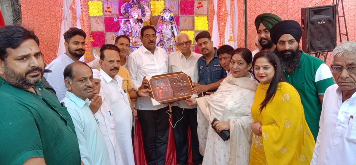 Praise of the glory of Radha Rani in Prabhat Pheri