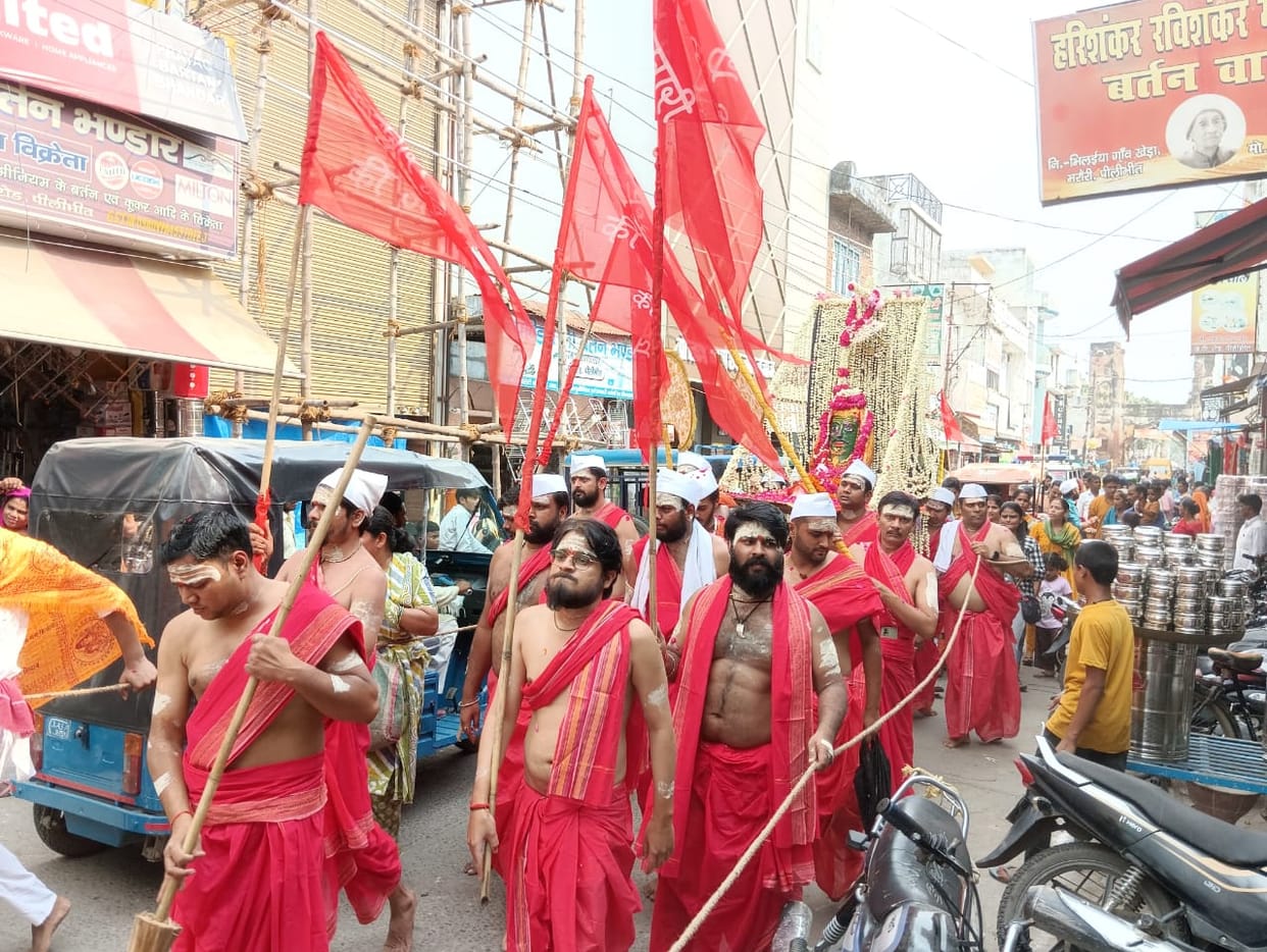 Mahakal palanquin taken out in the city with music