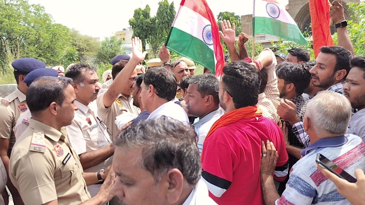 Workers of Hindu organizations going to Nuh taken into custody